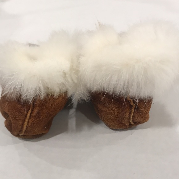 Authentic hand made toddlers moccasins. - Picture 6 of 7